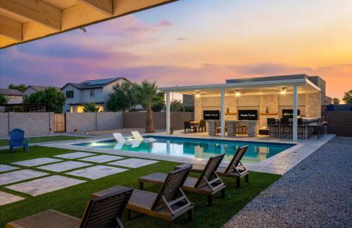 Backyard Oasis Heated Pool Game Room Gazebo - Foto 9