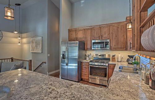 Lead Family Home with Hot Tub, 2 Mi to Deer Mountain - Foto 7