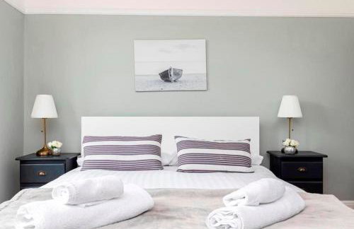 DRIFTWOOD by BOURNECOAST - An Exquisite Chalet Bungalow with a Sauna, BBQ Hut and Garden - HB6339 - Foto 33