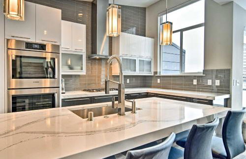 Modern Anchorage Townhome - By Delaney Park Strip! - Foto 7