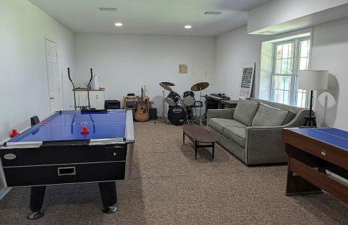 Cheerful 4Br Water View Lakehouse with Dock & More - Foto 15