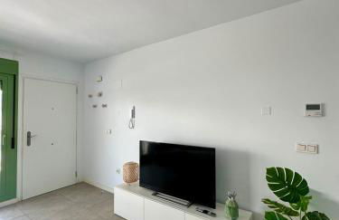 OCEAN APARTAMENT !! 1ª Línea del Mar, piscina, parking, wifi - Foto 2