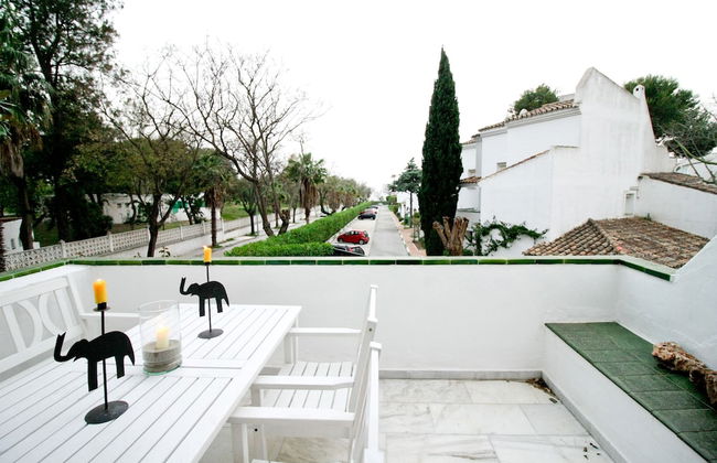 Suitur beachfront duplex with pool and sea views - Photo 26