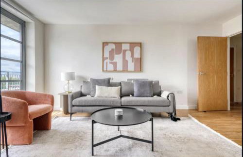 Spacious 1-bed Apartment Limehouse Marina - Foto 1