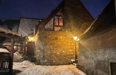 Casa de piedra con encanto en el bonito pueblo de Bagergue - Foto 2