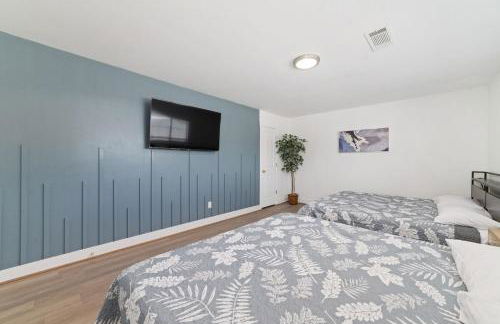 Pickleball-Basketball Oasis-Pool & Spacious Home - Photo 14