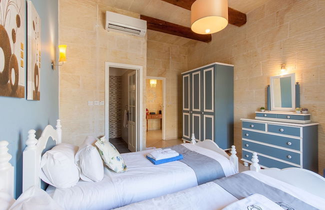 Twilight Gozitan Farmhouse With Pool - Foto 10