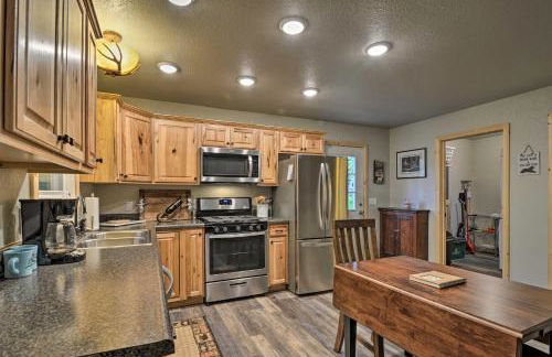 Pet-Friendly Petoskey Area Cabin, Walk to River! - Foto 7