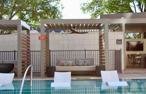 12 Min to Downtown with Pool, Balcony and Free Parking - Foto 12