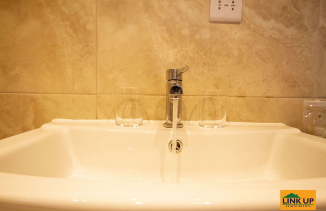 Lees House - Photo 13