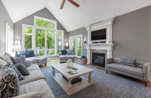 Immerse in Luxury Grand 5BR Lakefront Haven Views - Foto 9