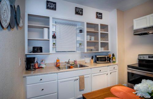 Cozy Downtown Guest House 2br/1ba Sleeps 8 - Foto 16