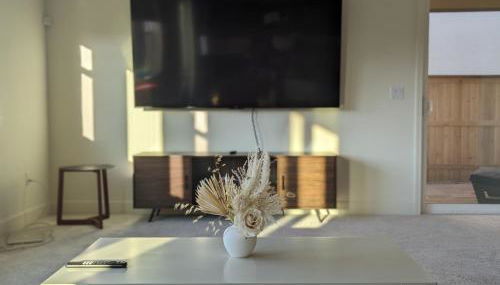 Modern, Spacious & Relaxing Home in Sparks, NV - Photo 1