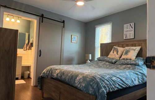 Full townhouse near Shem Creek & Downtown with Hot Tub - Photo 20