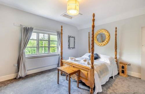 Luxury Country Escape with Hot Tub perfect for Friends and Families - Photo 13