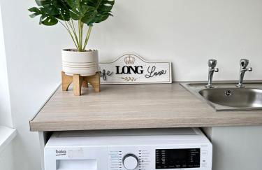 Cozy Family House 10 min from Manchester Airport - Photo 21