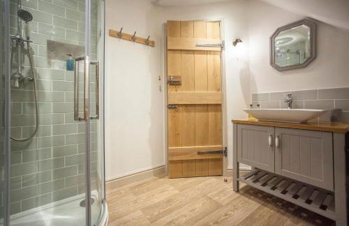 STABLES Stylish comfortable peaceful cottage with parking and outdoor space - Photo 30