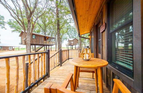 The Nuthatch Cabin 15 MIN to Magnolia Baylor - Photo 14