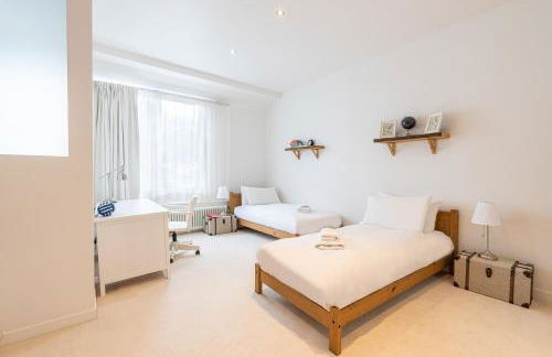 Charming houseboat featuring a sauna - Photo 18