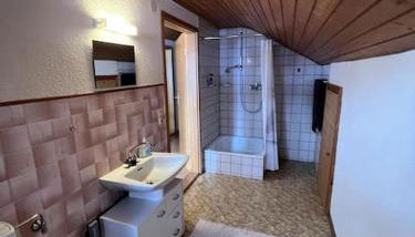 Schöne Unterkunft mit Parkplatz und Bikergarage ohne Küche - Foto 3