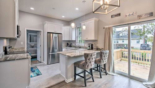 Bright Norfolk Home with Deck Less Than 3 Mi to Town! - Foto 2