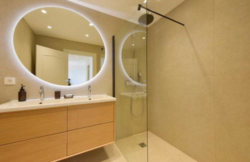 Luxury 1-Br apartment sea view parking - Foto 17