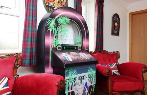 JOIVY Greenknowes Farmhouse with Hot Tub and Bar - Photo 22