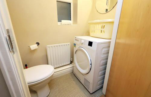 Cosy Bristol Townhouse - Free Parking - Sleeps 6 - By EKLIVING PARTNERS - Foto 7