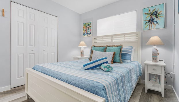 171 Washington ~ Dune Our Thing ~ Unit A ~ Fabulous Pool Home! 2 Bedroom Home by RedAwning - Foto 3, Habitación