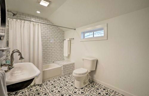 Fire Pit, Pickleball, Pool! Schulenburg Farmhouse - Foto 18