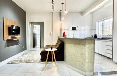 Ape Elegance com ar condicionado cama queen no centro - Foto 11