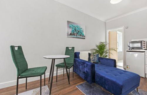 Stunning studio flat with free on-street parking! - Foto 4