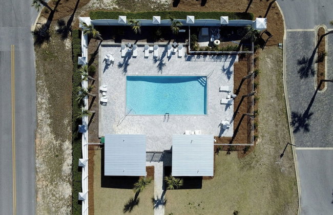 Nacho Beach House by Avantstay Inlet Beach Sleeps 10 + Pool - Photo 57