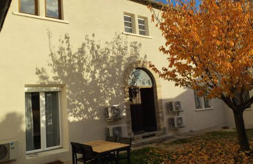 T2 rénové avec parking privé à proximité de LYON - Foto 2