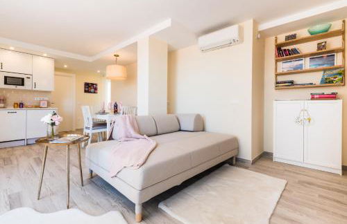 Malaga Centre Apartment with Parking - Photo 14