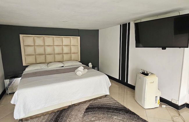 53 PROMO $ 11 Bedrooms with bathrooms Aprtmnt + 2 Jacuzzis and a rooftop pool. @Poblado - Foto $