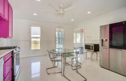 2 Mi to Gator Chateau Vibrant Home with Balcony - Foto 13