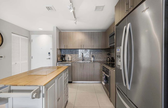 Downtown Doral Condo w-Free Parking - Foto 23