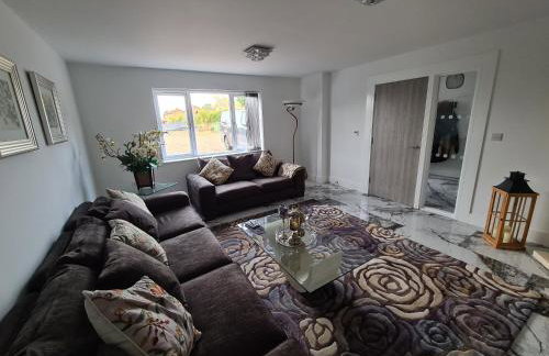 SAV 5 bedroom Executive detached house in Leiceste - Photo 35