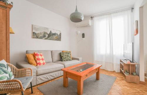 Bright cozy 2BD - OPERA area - Photo 2