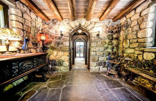 Regal Suite Rental in Breathtaking Castle near Lake George, Upstate New York - Foto 3