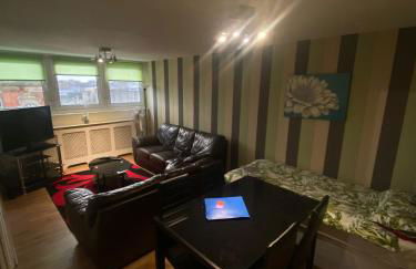 "Snooze Central" - City Centre Apartments above Victoria Centre Shopping Centre with full Kitchen in Milton Street - up to 4 Beds - most Central Location next to the Hilton Hotel - Outdoor Parking for Cars or Vans five pounds a day - Sunday 1pm Check-Out - Photo 67