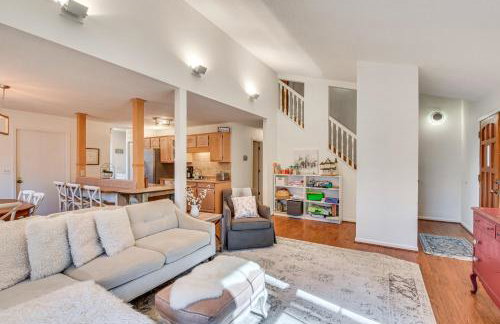 Lakefront Gem with Games in Westminster! - Foto 5