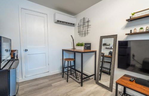 Cozy Studio w/gated parking - Photo 13