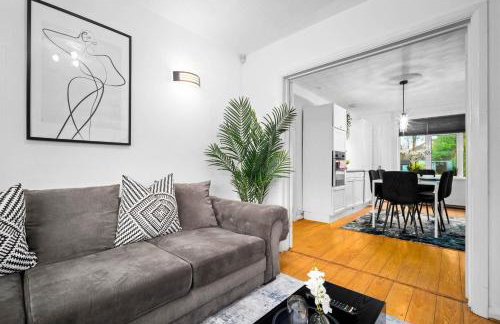 Stylish Three Bedroom House - Accommodates 7 - Parking - Garden - Recently Renovated 162S - Foto 24