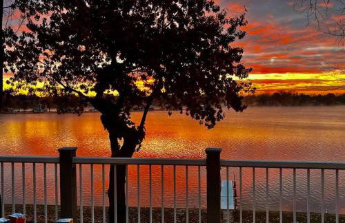 Cozy cottage on peaceful lake - Foto 29