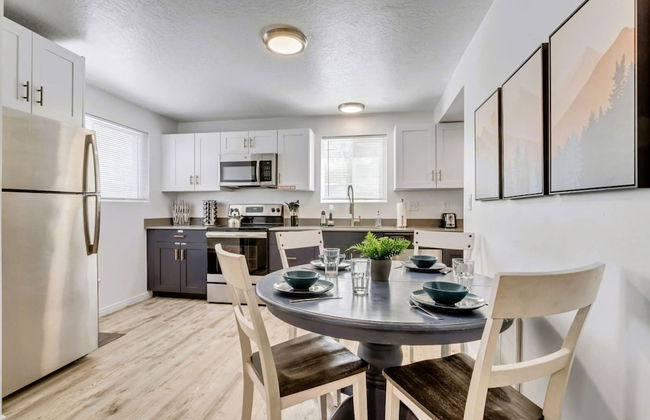 Cozy 2BR Apt w Parking Near Downtown SLC - Foto 2