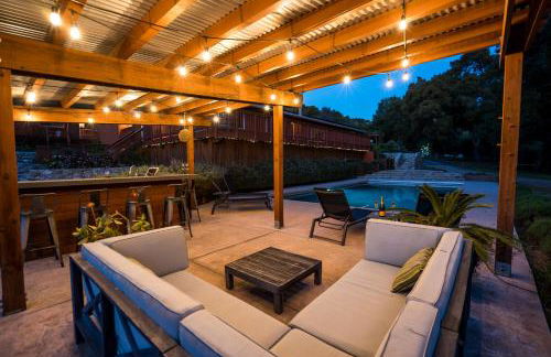 Serene Vineyard Chateau with Pool, Hot Tub, BBQ - Foto 14