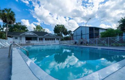 Convenient & Inviting - Fully-Equipped 2BD Condo - Foto 45