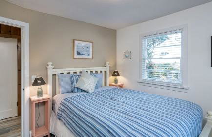 Beach Pines Bungalow by Avantstay Classic Cottage Steps to the Beach w/ Private Yard - Foto 30